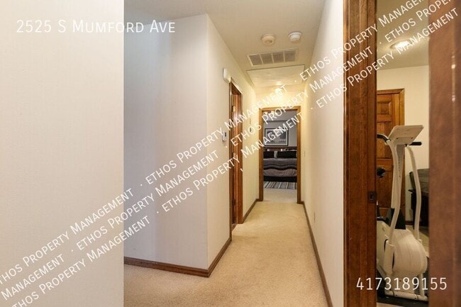 Building Photo - 2525 S Mumford Ave