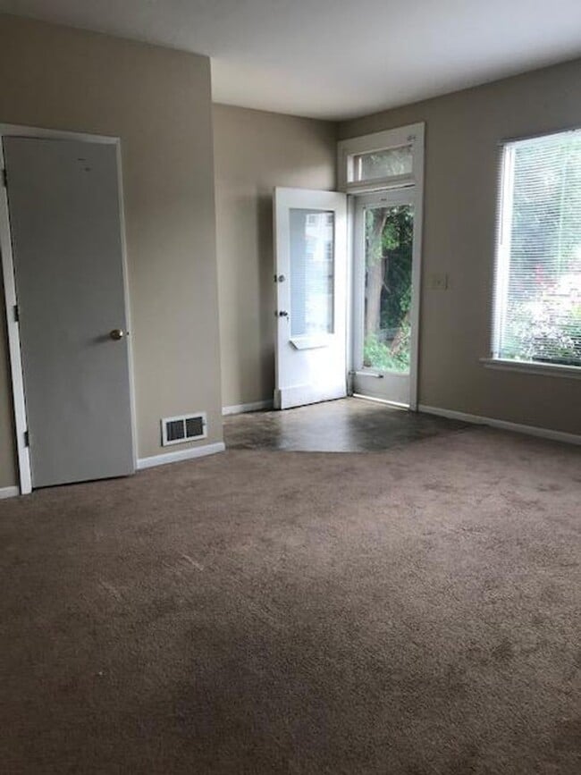 Building Photo - ENTIRE HOUSE: Cozy 2-Bedroom Home in Beaut...