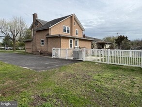 Building Photo - 1036 S Spring Rd