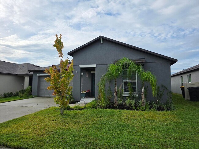 Building Photo - 2011 Red Loop