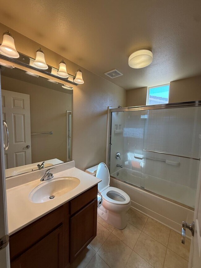 Building Photo - 2 Bed | 2 Bath | 1300 SF | Private 2 Garage | Private One Car Garage | Owner pays WS&G