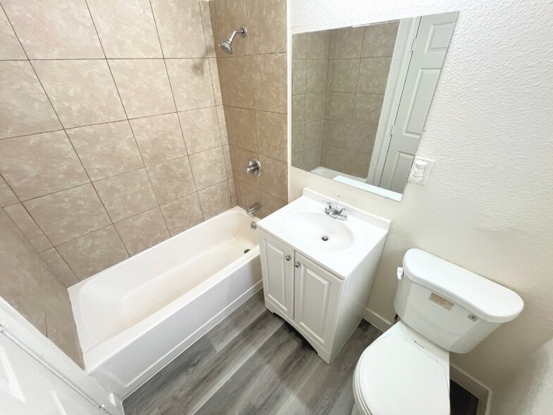 Building Photo - 1604 N H St