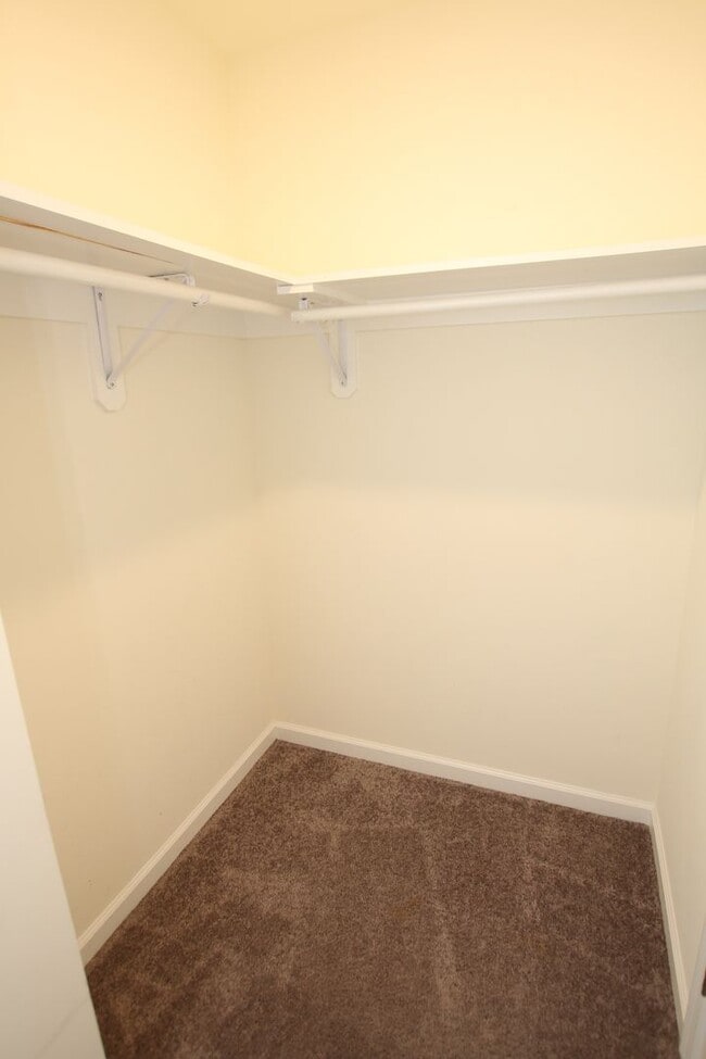 Building Photo - Modern Home for Immediate Occupancy – Avai...
