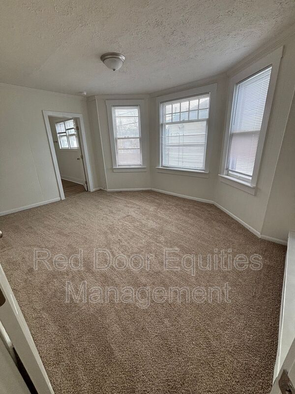 Building Photo - 522 N High St