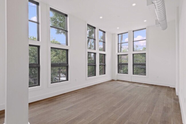 Building Photo - 375 Monmouth St