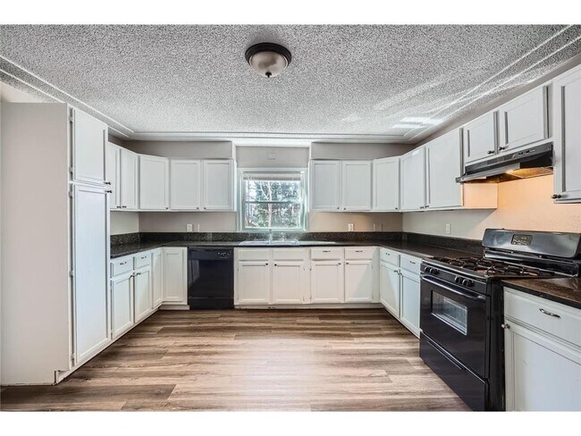 Building Photo - 707 Jenks Ave E