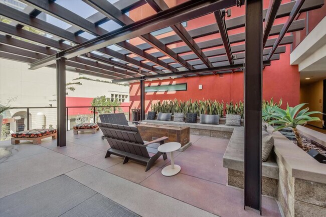 Building Photo - 315 J St