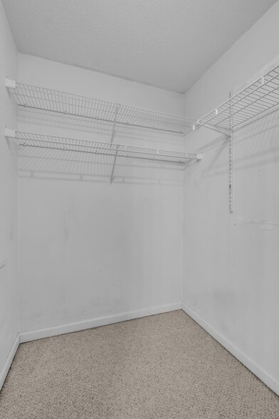 Building Photo - 5904 Colchester Dr