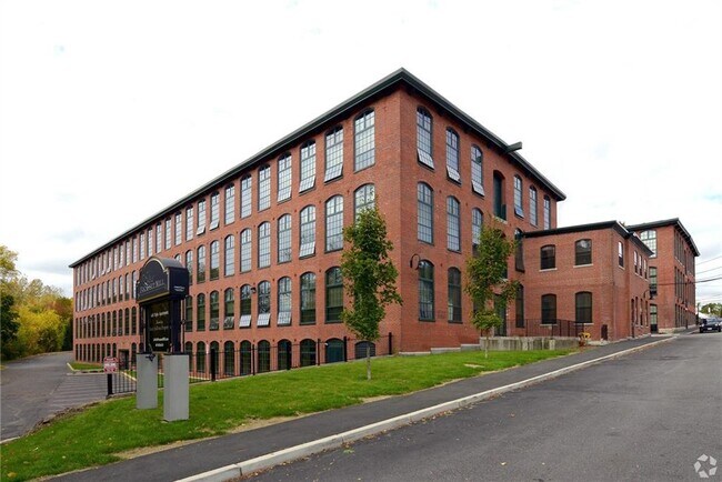 Building Photo - 75 Pocasset St