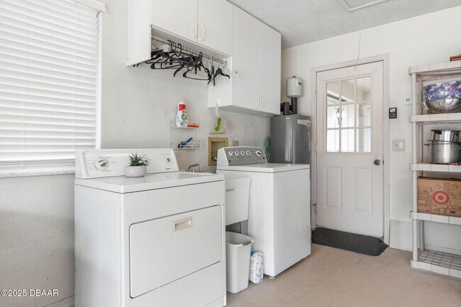 Building Photo - 4 Jasmine Run