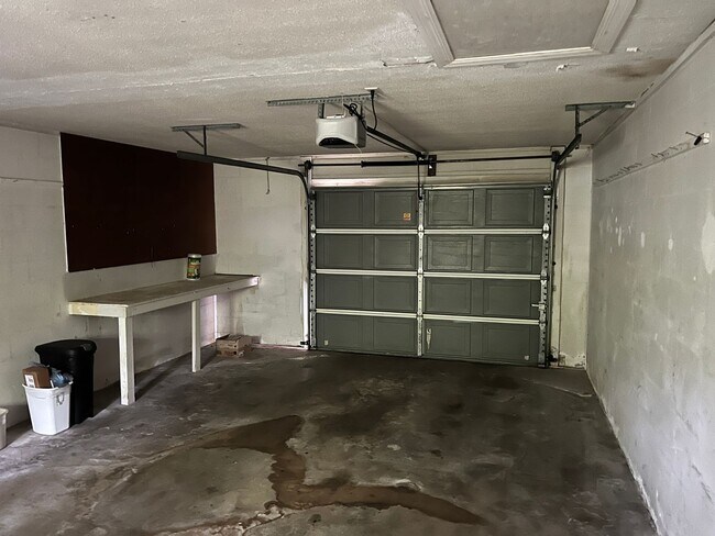 Building Photo - 2 Bedroom 2 Bath Single Family Home