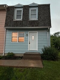 Building Photo - 725 W 61st St