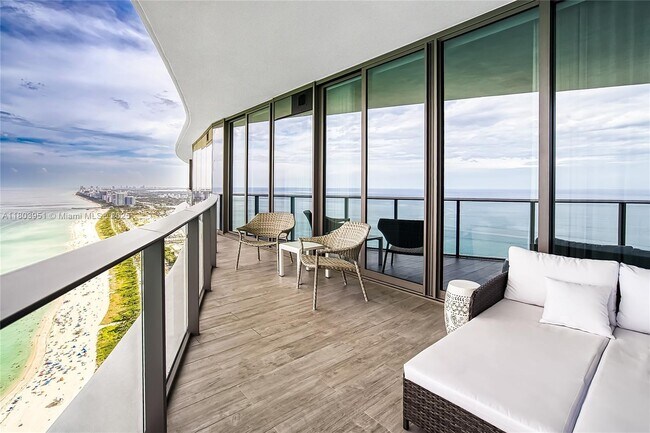 Building Photo - 15701 Collins Ave