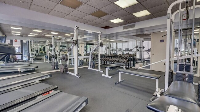 Building Photo - 2555 Collins Ave