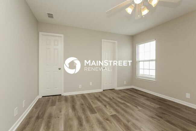 Building Photo - 3 Bedroom Pet-Friendly Home in La Vergne, TN with Main Street Renewal