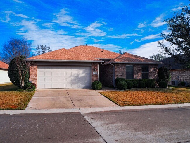 Building Photo - 2 Bedroom - 2 Bath in Robson Ranch