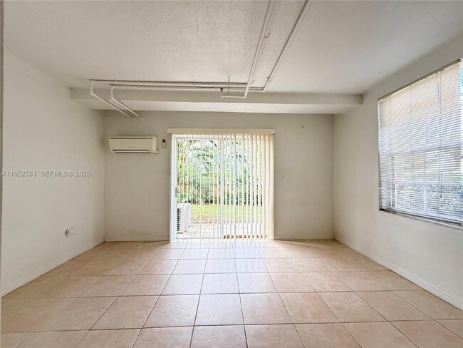 Building Photo - 8940 NE 8th Ave