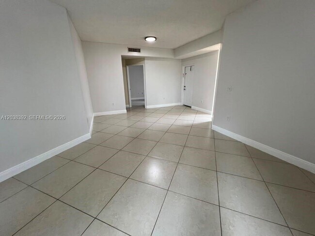 Building Photo - 6992 SW 39th St
