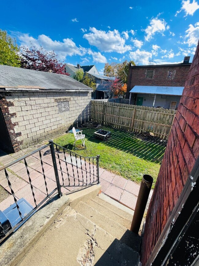 Building Photo - 1721 Middle St