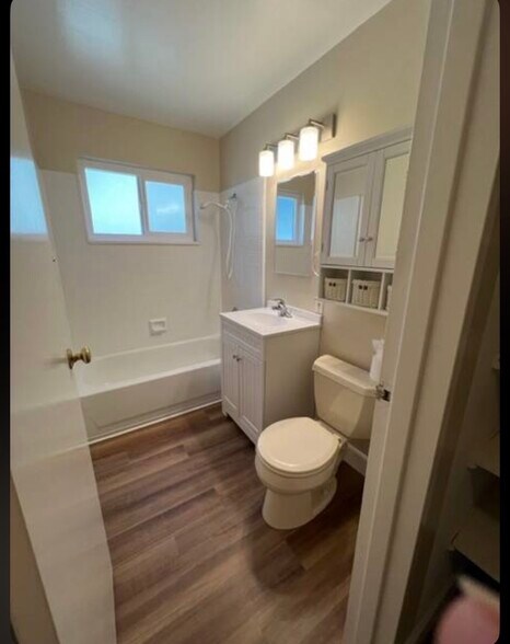 Building Photo - 2555 Sir Francis Drake Blvd