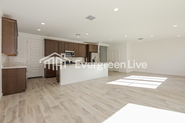 Building Photo - 10135 E Ulysses Ave