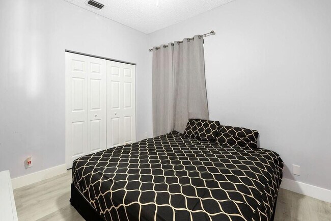 Building Photo - 4812 NW 19th St