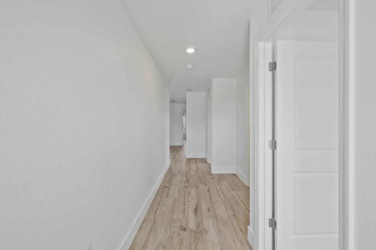 Building Photo - 2426 Santa Barbara Blvd N