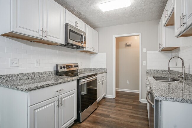 Building Photo - 3137 Glen Hollow Dr