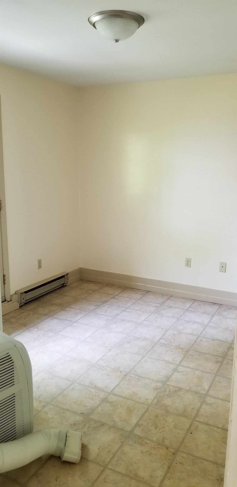 Building Photo - 3220 Ridgewood Dr