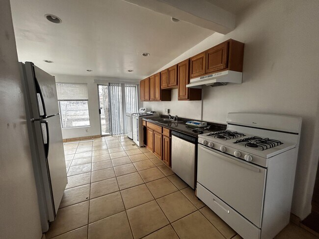 Building Photo - 511 Carlisle Blvd SE