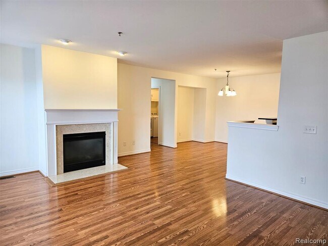 Building Photo - 264 Village Way S