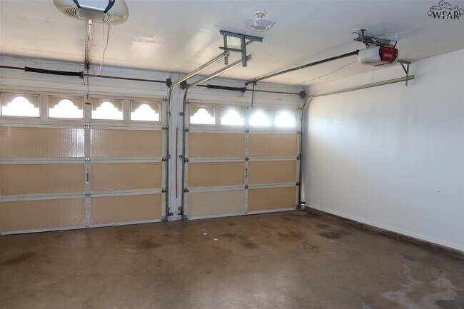 Building Photo - 2314 Randolph Dr