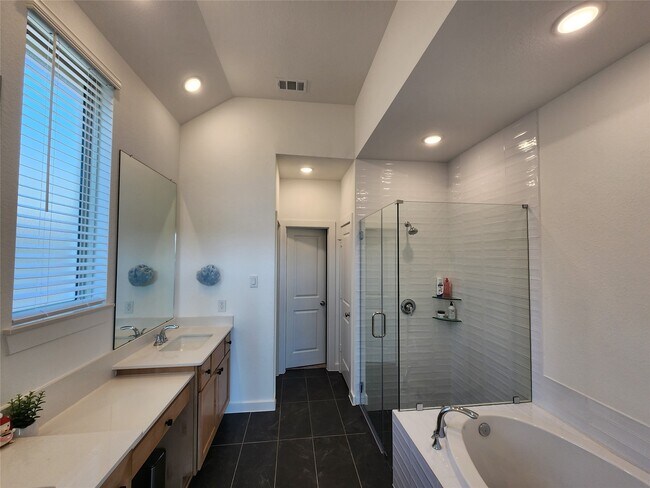 Building Photo - 24823 Hibiscus Gdn Wy