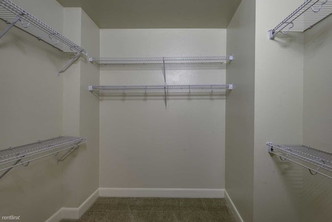 Building Photo - 4950 Memorial Dr