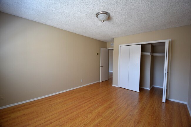 Building Photo - Toluca West