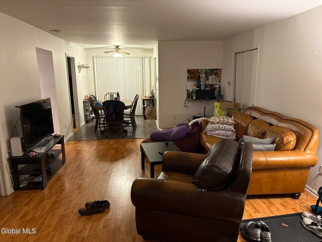 Building Photo - 161 Cedarview Ln