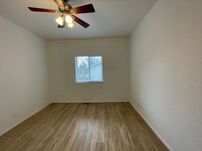 Building Photo - Charming and Updated 1913's Home! Woodstoc...