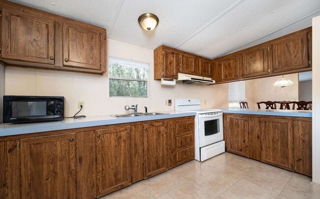 Building Photo - Peaceful 3 Bedroom Home just minutes to Live Oak