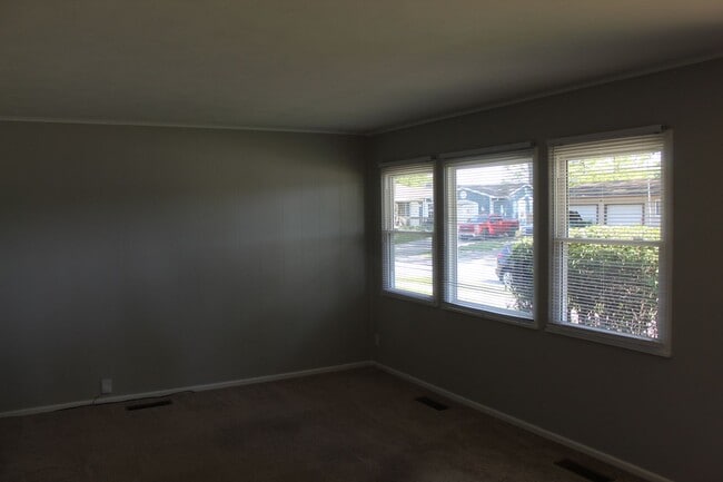 Building Photo - Cute 3 BR Ranch Home in Plainfield!
