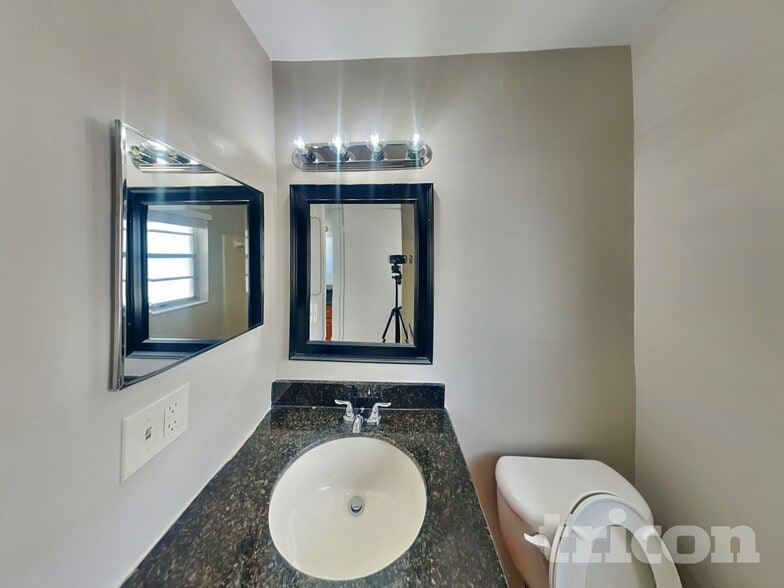 Building Photo - 1924 Derbywood Dr