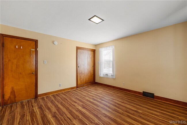 Building Photo - 133 Halstead Ave