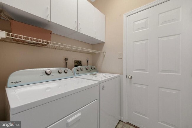 Building Photo - 46525 Hollymead Pl