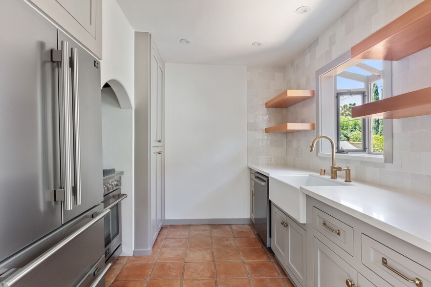 Kitchen - 11491 Sunshine Ter