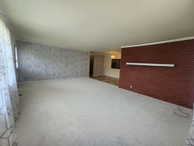 Building Photo - 3 Bedroom 2 Bath Condo Near Honey Creek Co...