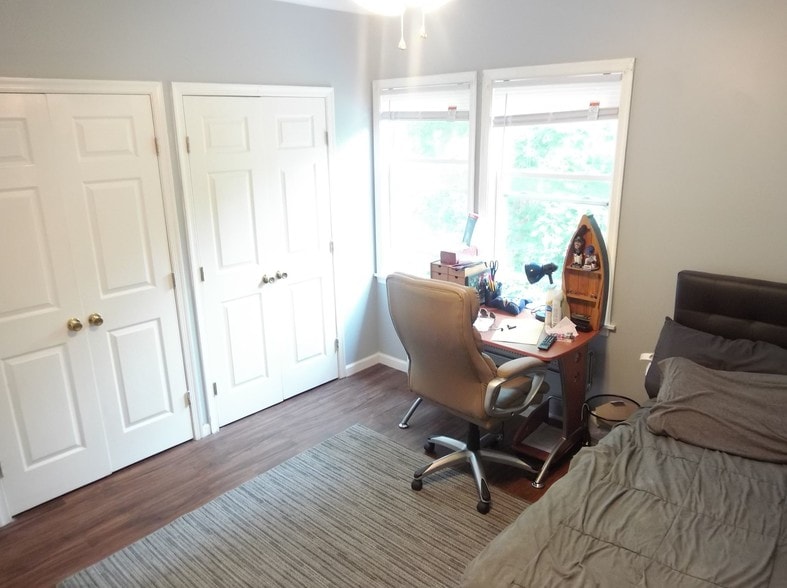 Building Photo - 205 Cherry St