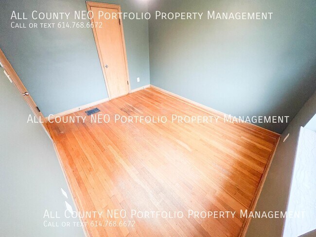 Building Photo - 2139 Ridgeview Rd