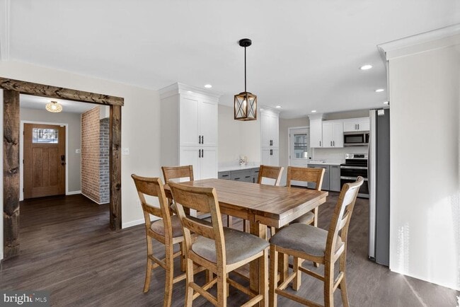 Building Photo - 10160 Dahlgren Rd