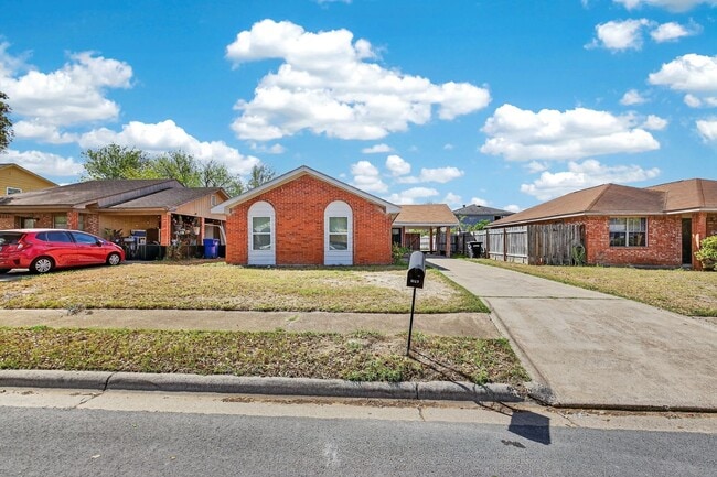 Building Photo - Affordable home in a Central Location!