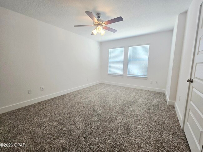 Building Photo - 396 Salt Creek Lane