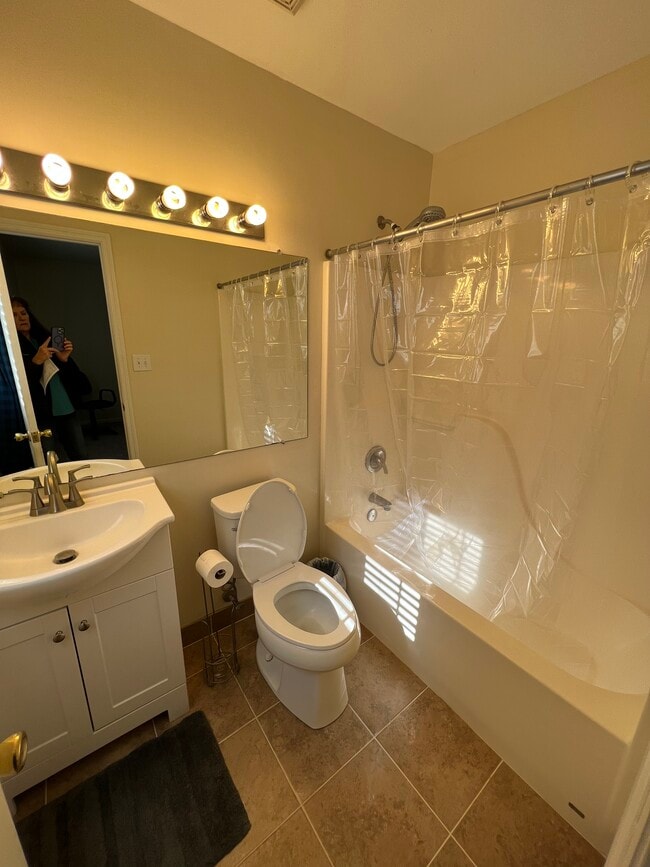 Building Photo - 2410 Bradford St